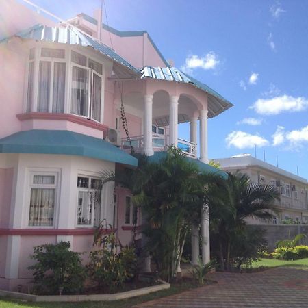 Fayruz Villa Is A 3 Bedroom, 3 Bathroom Detached House With Ac And Swimming Pool 5 Minutes Walk From Flic En Flac Public Beach Extérieur photo
