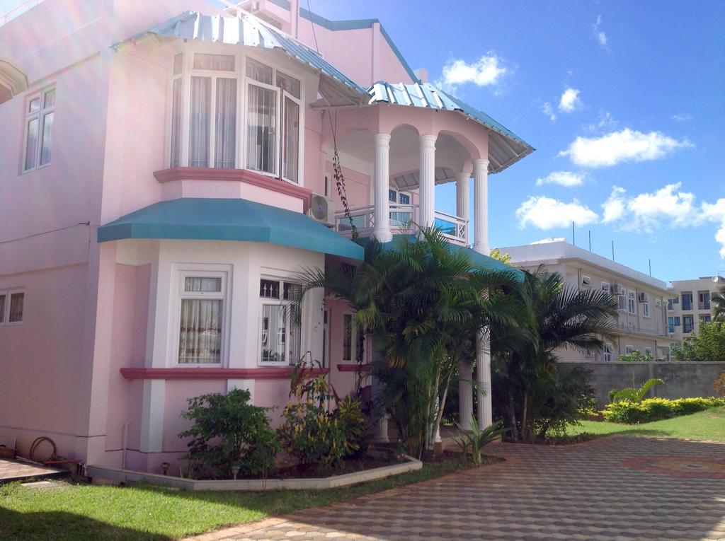 Fayruz Villa Is A 3 Bedroom, 3 Bathroom Detached House With Ac And Swimming Pool 5 Minutes Walk From Flic En Flac Public Beach Extérieur photo