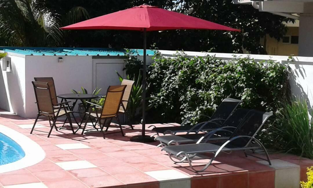 Fayruz Villa Is A 3 Bedroom, 3 Bathroom Detached House With Ac And Swimming Pool 5 Minutes Walk From Flic En Flac Public Beach Extérieur photo