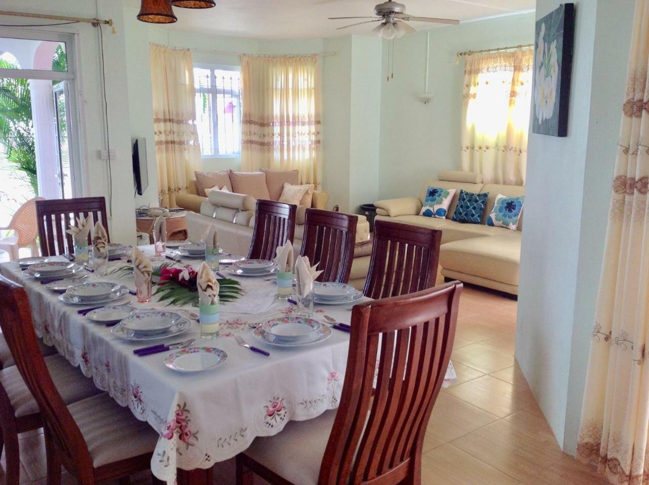 Fayruz Villa Is A 3 Bedroom, 3 Bathroom Detached House With Ac And Swimming Pool 5 Minutes Walk From Flic En Flac Public Beach Extérieur photo