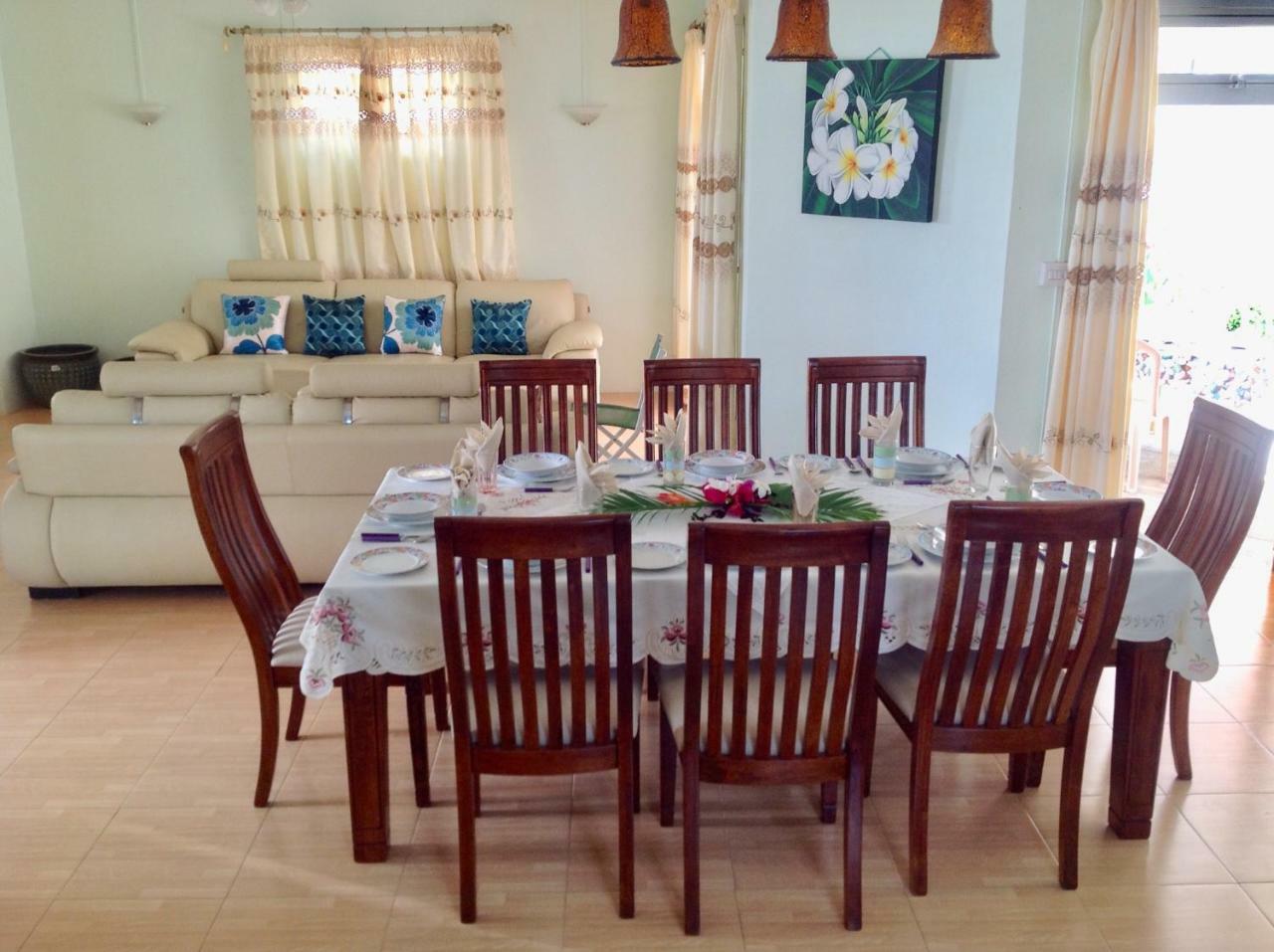 Fayruz Villa Is A 3 Bedroom, 3 Bathroom Detached House With Ac And Swimming Pool 5 Minutes Walk From Flic En Flac Public Beach Extérieur photo