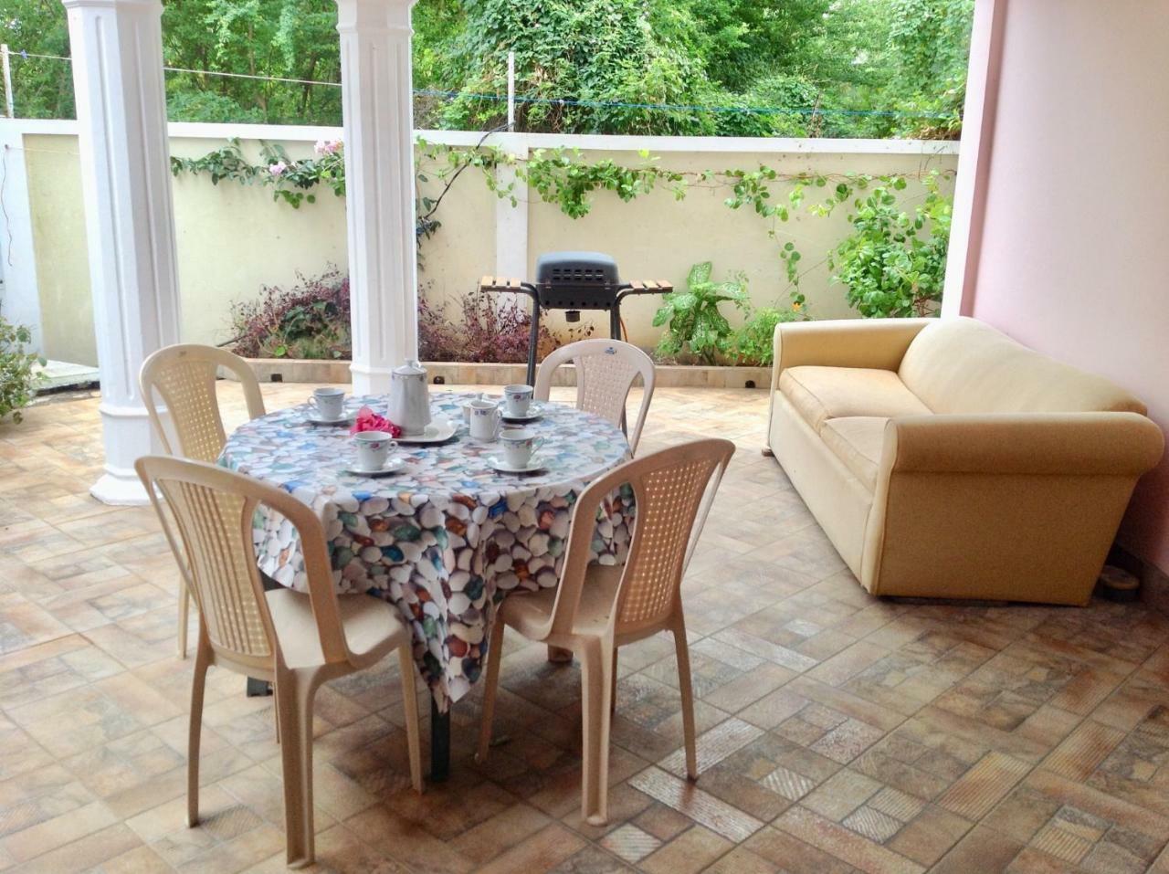 Fayruz Villa Is A 3 Bedroom, 3 Bathroom Detached House With Ac And Swimming Pool 5 Minutes Walk From Flic En Flac Public Beach Extérieur photo