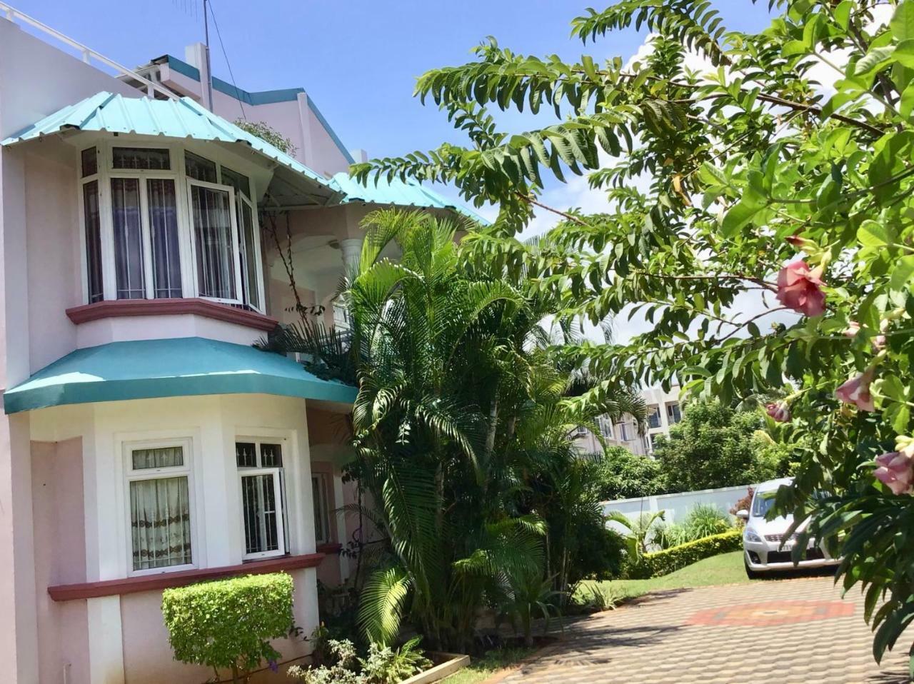 Fayruz Villa Is A 3 Bedroom, 3 Bathroom Detached House With Ac And Swimming Pool 5 Minutes Walk From Flic En Flac Public Beach Extérieur photo