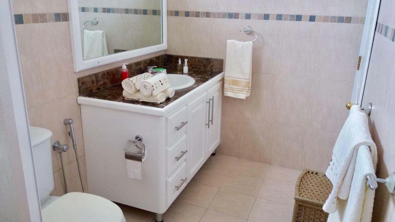 Fayruz Villa Is A 3 Bedroom, 3 Bathroom Detached House With Ac And Swimming Pool 5 Minutes Walk From Flic En Flac Public Beach Extérieur photo